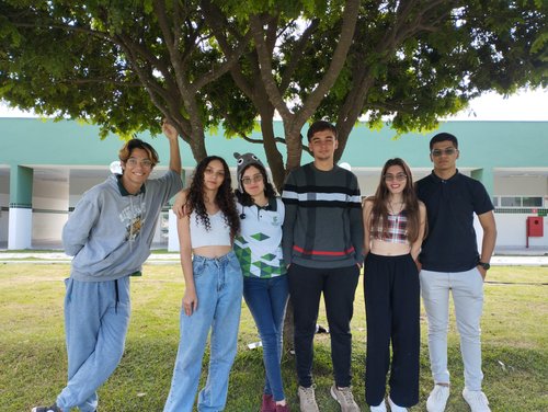 Estudantes de Letras contemplados no programa