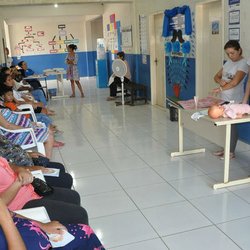 #10088 Alunas orientam gestantes sobre aleitamento materno