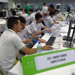 #10943 Alunos participam de etapa final em maratona de programação