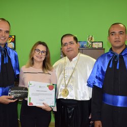 #11723 IFCE Tianguá homenageia empresária por colaboração com projeto