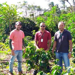 #11747 Docentes visitam fazenda gerenciada por ex-aluno do IFCE