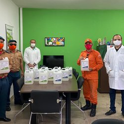 #11775 IFCE Tianguá doa álcool em gel e protetores faciais