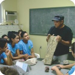 #11798 Alunos de Agricultura visitam laboratórios