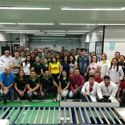 #15021 Alunos de Canindé visitam fábrica de montagem de computadores