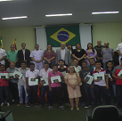 #16505 Pescadores de Acaraú recebem certificado e carteira de registro