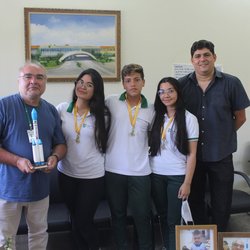 #17189 Diretor-geral de Acaraú recebe alunos medalhistas da Mobfog