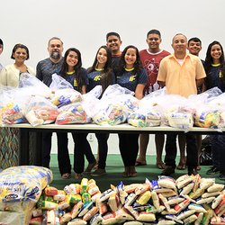 #18009 IFCE doa 1,5 tonelada de alimentos em Aracati