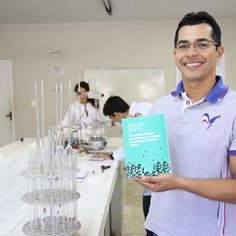 #18292 Livro apresenta alternativas para despoluir água