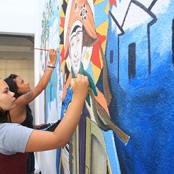 #18377 Painéis homenageiam expoentes da cultura