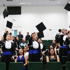 #18584 Alunos de Computação comemoram formatura