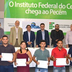 #18651 Pecém certifica 176 alunos e recebe mais 370 em 10 cursos