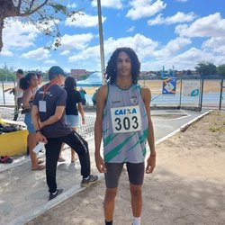 #3139 José Jhones ganha prata para o IFCE no 800m rasos