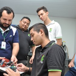 #5563 Equipe apresenta controlador de direção para veículos