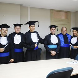 #5760 Alunos colam grau e celebram término do curso