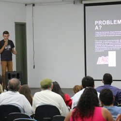 #7909 Estudantes apresentam modelos de negócios em Pitch Day