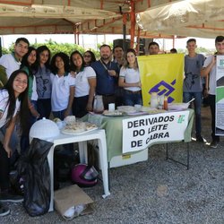 #8003 Alunos de Tauá participam da Feira Agropecuária dos Inhamuns