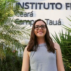 #8352 Recém-graduada de Tauá é aprovada em mestrado da UFC