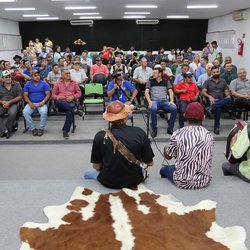 #8590 Observadores da natureza compartilham previsões em Tauá