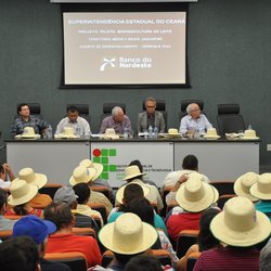 #9853 Campus de Limoeiro recebe debate sobre bovinocultura de leite