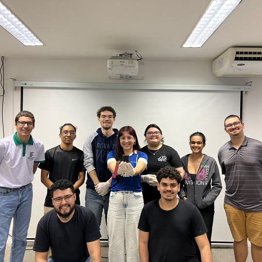 Alunos de Fortaleza ajudam a construir satélite que vai ao espaço com a SpaceX