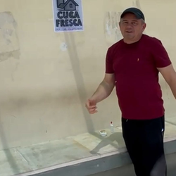 Basilio na parada de ônibus