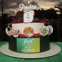 Bolo de aniversário do campus
