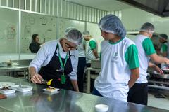O Laboratório de Cozinha e Restauração (LACORE) reúne atividades da cozinha pedagógica, produção e serviço de alimentos e bebidas, organização do salão, restaurante e bar.