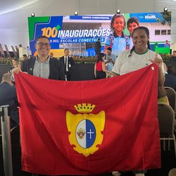 Diretor Mário Moreira e aluna Lara Elisabete Santana