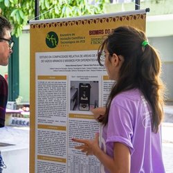 Apresentação de banner no Enicit 2024 do campus Fortaleza