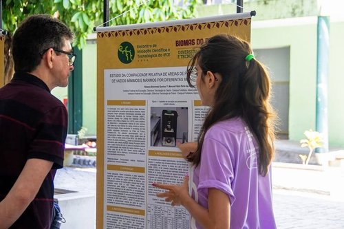 Apresentação de banner no Enicit 2024 do campus Fortaleza