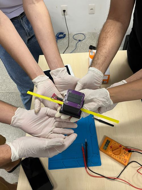 Estudantes do IFCE Fortaleza ajudam a construir satélite que vai ao espaço com a SpaceX