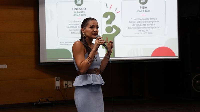 Rebeca Fernandes fala sobre o Plano de Cultura de Paz e Convivência Escolar do IFCE (Foto Eugênio Pacelli/IFCE)