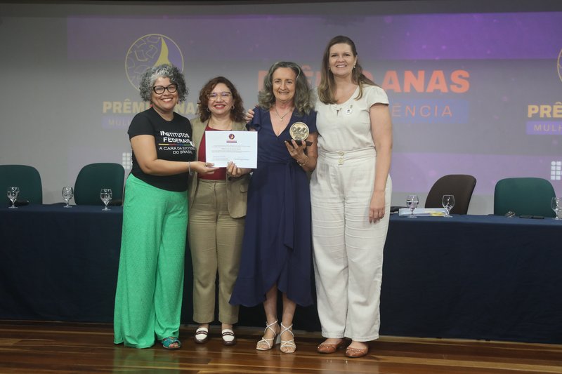 Homenagem profa. Helba - Cerimônia Prêmio Anas 2025 (Foto Filiphe Sá)