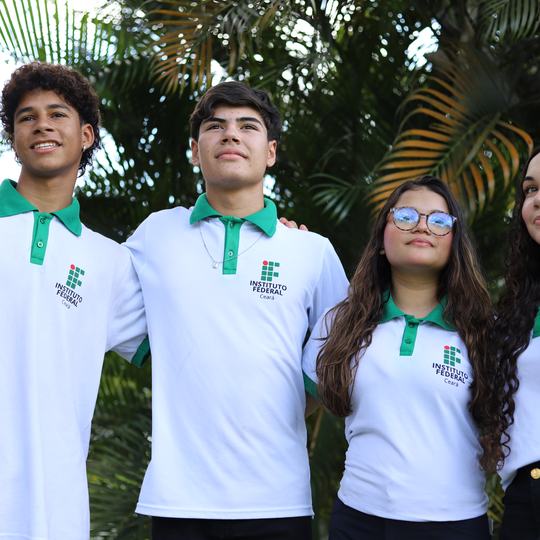 Estudantes fardados JUA (Foto: Rodrigo Brasil).jpg