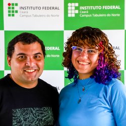 Estudantes Giderlânio Costa e Anne Stefany estão entre os 80 selecionados pelo projeto Afroext (Foto: Ícaro Dias/IFCE)