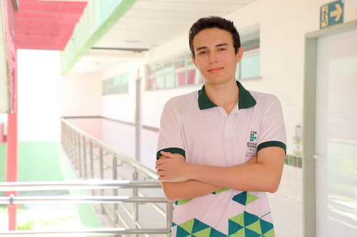 Estudante Guilherme Domingos é um dos bolsistas contemplados pelos projetos de pesquisa do campus Tabuleiro do Norte. (Foto: Divulgação/Marcelo Andrade)