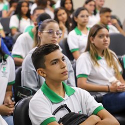 Tabuleiro do Norte - Estudante no auditório