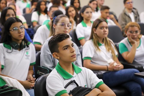 Tabuleiro do Norte - Estudante no auditório