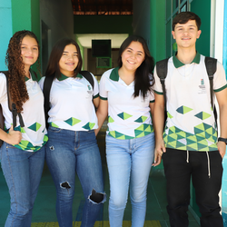 Tabuleiro do Norte - Alunos de mochila