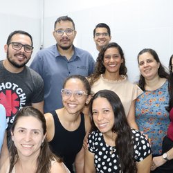 Limoeiro do Norte - Equipe Mestrado Alimentos recebe treinamento para uso do nariz eletrônico
