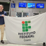 Professor João Garcia e estudante Erick momentos antes do embarque