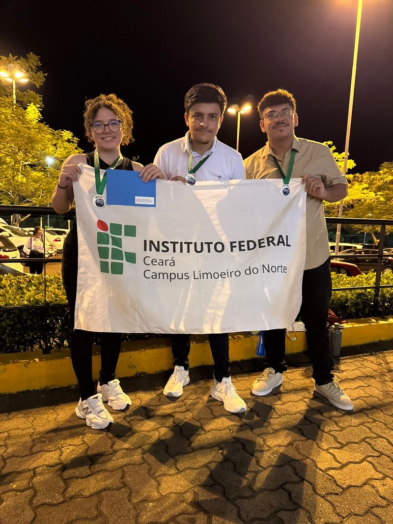 Ingrid Liane, Gustavo Cavalcante e João Gabriel de Brito, do Ensino Médio Integrado, participaram da Mostratec 2025