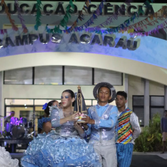 Momento da apresentação de quadrilha junina da região