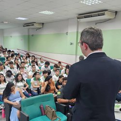 Palestra do diretor do CREaD durante Seminário de Letramento Digital