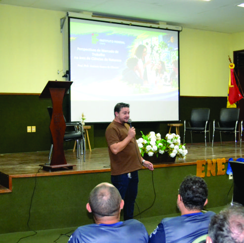 Palestra sobre perspectivas de trabalho no ensino de Ciências