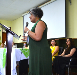 Pró-Reitora de Extensão, Ana Cláudia Uchôa