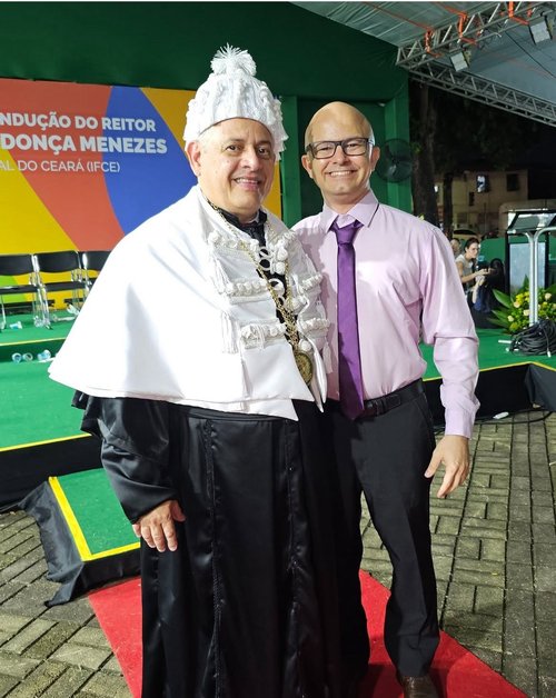 Professor Jarbas Rocha com o Reitor Wally Menezes