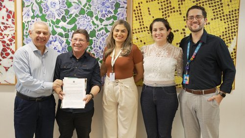 Representantes do IFCE e Sebrae firmam acordo. Foto: Sebrae/CE