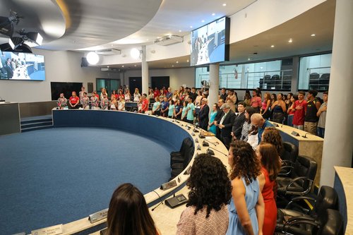 Servidores e alunos da instituição