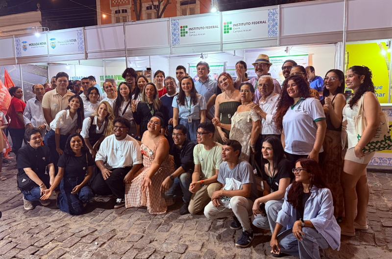 Servidores e discentes do campus Aracati no Festival do Camarão